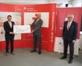 Bild: Dobmeier
Die Erfolgsstory geht weiter: 40.000 Euro zum 25. Jubiläum der Sportförderstiftung der ehemaligen Stadtsparkasse Weiden gehen als Ausschüttung an die 57 Weidner Sportvereine. Von links: Stiftungsvorstand Hans-Jörg Schön, OB und Stiftungsratsvorsitzender Jens Meyer, der Präsident des Stadtverbandes für Leibesübungen und Stiftungsratmitglied Reinhard Meier sowie Ludwig Zitzmann als stellvertretender Stiftungsratsvorsitzender und Vorsitzender des Vorstandes der Sparkasse Oberpfalz Nord.
