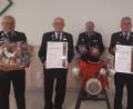 Bild: mde
Aus dem Kreis der Ausbilder für Maschinisten des Kreisfeuerwehrverbandes Tirschenreuth wurden Ehrenkreisbrandmeister Hans Vogel (Zweiter von links) und Ehrenkreisbrandinspektor Hans Zetlmeisl (Zweiter von rechts) durch Kreisbrandrat Andreas Wührl (Mitte), Kreisbrandinspektor Otto Braunreuther (links) und Kreisbrandmeister und heutiger Lehrgangsleiter Alois Schindler (rechts) verabschiedet.