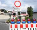 Bild: Gabi Schönberger
Die Verbindungsstraße zwischen Christian-Seltmann-Straße und dem Weidingweg in Weiden bleibt weiterhin gesperrt. Die Arbeiten an der Stützmauer dauern noch bis kommende Woche.