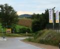 Bild: rhi
Im Industriegebiet in Neunburg, gegenüber dem Gewerbegebiet "Galgenberg-West", wird die Deutsche Post DHL Group einen Verbundzustellstützpunkt errichten.