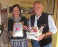 Bild: awb
Der Jubilarin Emilie Stief gratulierten im Namen des DGB und der Vereinten Dienstleistungsgewerkschaft Erich Bäumler (rechts) und Andreas Weber (links).