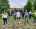 Bild: Judith Schneeberger/exb
Aktive Musiker und Fördermitglieder des Spielmannszuges sind in der Hauptversammlung geehrt worden. Für das 50-jährige Bestehen des Vereins nahm Vorsitzender Tobias Baumer (Dritter von rechts) die silberne Medaille am weiß-blauen Band entgegen.