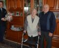Bild: jr
Elisabeth und Andrej Jost sind seit 65 Jahren verheiratet. Zur Eisernen Hochzeit gratulierte Bürgermeister Stefan Grillmeier im Namen der Stadt Mitterteich.