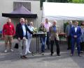 Bild: exb
Viele Wegbegleiter verabschiedeten Josef Richthammer (vorne, Mitte), den langjährigen Leiter der Jugendhilfestation Amberg, in den Ruhestand.
