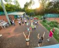 Bild: Marcel Wollmann/exb
Die Sommernachtsparty der DJK-Tennisabteilung war ein voller