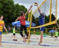 Archivbild: Hubert Ziegler
Sebastian Helm (links) vom VC Amberg und Mika Takano (TSV Grafing, am Netz) holten bei der bayerischen Beachvolleyballmeisterschaft der U14 Silber.