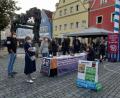Bild: uz
Mahnwache am Unteren Markt.