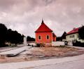 Bild: ds
Die Dorferneuerungen sind ein Investitionsschwerpunkt im Haushalt 2021. Auf dem neuen Dorfplatz in Kirchenreinbach ist schon das Fundament für den Pavillon angelegt. Rechts davon soll Platz geschaffen werden für Zusammenkünfte der Dorfbewohner, bei Bedarf auch für ein Festzelt.