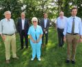 Bild: bk
Ehrung für Lotte Hofmann: (von links) Staatsminister a.D. Dr.Thomas Goppel, Bürgermeister Ludwig Biller, Dr.David Rester, Georg Stahl, Stephan Oetzinger freuen sich über die gelungene Veranstaltung der Senioren-Union im Landkreis NEW.