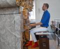 Bild: wel
Der 22-jährige Falk Gilch überzeugte mit seinem Spiel auf der Oberviechtacher Eisenbarth-Orgel.