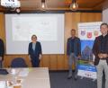 Bild: sre
Treffen im Rathaus in Neukirchen: (von links) Reiner Pickel, Bundestagskandidatin Susanne Hierl, Peter Achatzi und Roman Berr.