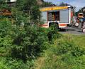 Bild: mde
Nur schwer einsehbar ist die Böschung von der Siedlungsstraße aus. Ein Mann war mit seinem Motorrad den Hang hinabgestürzt, nachdem er von der Fahrbahn abgekommen war.