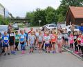 Bild: twi
Beim Feriensportfest für Kinder war die Resonanz enorm. Das Bild zeigt nur einen Teil der Kinder, die darauf warteten, die verschiedenen Disziplinen zu absolvieren.