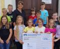 Bild: Jürgen Preisinger/exb
Die Kommunionkinder aus der Pfarrei Beidl-Plößberg spendeten einen Teil ihrer Geldgeschenke für die Flutopfer. Im Bild die Kinder mit Klassenlehrerin Ulrike Remold.