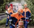 Bild: Michael Lang/exb
Die Gemeinde-Jugendfeuerwehr Vilseck bei ihrer Sommerübung in Langenbruck. Die Jugendlichen sind mit Feuereifer bei der Sache.