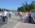 Bild: Kunz
Freie Fahrt beim Flutkanal: Oberbürgermeister Jens Meyer durchbricht symbolisch das Absperrband.