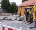 Bild: bkr
Fleißig gearbeitet wird zurzeit beim Alten Feuerwehrhaus. Die Fläche wird gepflastert.