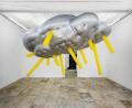 Bild: Marcus Rebmann/exb
Durch die Wolke im Luftmuseum dringen stets Sonnenstrahlen – oder je nach Betrachter auch Pommes.