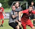 Bild: Büttner, Gerhard
Die beiden Luher Kevin Wannemacher und Johannes Kiener (von links) möchten verhindern, dass Petr Slajs (Irchenrieth) an den Ball kommt.