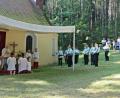 Bild: bph
Den feierlichen Festgottesdienst vor dem Gnadenbild an der Brünnl-Kirche zelebrierte Pfarrvikar Pater Alfred Lindner. Für den musikalischen Rahmen sorgte ein Besetzung der Jugendblaskapelle Nabburg unter Leitung von Markus Ferstl.