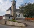 Bild: gi
Sorgen bereitet dem Bauausschuss auch der Zustand des oberen Teiles der Mauer zum Aufgang der Kirche in Etzgersrieth.