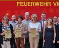 Bild: rha
Die Feuerwehr-Führungsriege freut sich mit ihren langjährigen Mitgliedern.