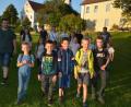 Bild: jr
Vom Pfarr- und Jugendheim Leonberg aus wanderten 15 Kinder zum "Wasserhäusl" sowie nach Großensees und wieder zurück. Mit dabei waren Betreuer um KLJB-Vorsitzenden Dominik Putzer (links) sowie die beiden Jugendbeauftragten Martin Teubner und Tanja Wettinger (hinten, von rechts).