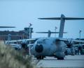 Bild: Lino Mirgeler/dpa
Transportflugzeuge des Typs Airbus A400M stehen auf dem Fliegerhorst Wunstorf. Von hier aus waren mehrere Transportmaschinen der Luftwaffe Richtnug Afghanistan gestartet.