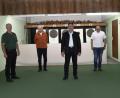 Bild: mor
Schützenmeister Bernhard Ott (links) und zweiter Schützenmeister Michael Hiller (rechts) ehren Helmut Bergler, Jürgen Hofmann und Roland Müller (Zweiter bis Vierter von links) für ihre Treue zu den Hubertus-Schützen.