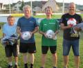 Bild: Georg Müllner
Die Gewinner der Sommerspielrunde „Nicht ohne meine Mädels“ mit den die Offiziellen: (von links) Spielleiterin Janina Zilk, Matthias Balanowski (Regensburger Turnerschaft U13), Alexander Kalteis (SC Regensburg U15), Michele Hille (TSV Neudorf U17), Klaus Gamperl (TSV Theuern U11) und Kerstin Costa, die Vorsitzende des Bezirks-Frauen- und Mädchenausschusses.