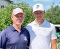 Bild: lst
Willkommen zu Hause: Profi-Golfer Matthias Schmid (rechts) stand am Sonntag zusammen mit dem jetzigen Schmidmühlener Marketing-Vorsitzenden und früheren Jugendwart Frank Käfer (links) in einem Flight.