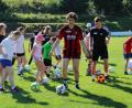 Bild: prh
19 Mädchen und Buben nahmen am ersten Schnuppertraining des neu gegründeten Team Bananenflanke auf dem Sportgelände des ASV Neustadt/WN. teil. Sie waren von Beginn an mit Begeisterung dabei.