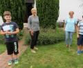 Bild: adj
Julian Ettl (links) und Timo Schuller (rechts) übergaben auch im Namen von Amelia Gradl 450 Euro an Petra Troppmann und Jutta Harbig (Zweiter und Dritter von links) von der Kinderkrebshilfe Oberpfalz Nord.