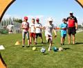 Bild: zer
Spiel und Spaß im Ferienprogramm auf dem neuen Sportplatz in Pirk. Immer wieder beliebt ist das Torwandschießen.