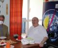 Bild: flt
Dritter Bürgermeister Hans Klupp (links) besuchte Klaus Thomé in der Seniorenresidenz und überbrachte die Glückwünsche der Gemeinde.