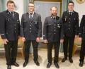 Bild: Katharina Biehler/exb
Die Feuerwehr Pursruck hat neue Kommandanten (von links): Vorsitzender Erich Deichl, Zweiter Kommandant Martin Heinrich, der neue Kommandant Günther Rumpler, Kreisbrandmeister Armin Daubenmerkl und Reinhard Biehler.