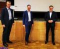 Bild: exb
Kassier Michael Schreier (von links), Vorsitzender Landrat Florian Wiedemann, Vorsitzender Landrat Peter Berek, und Ferdinand Reb bei der Versammlung der Tourismuszentrale Fichtelberg.