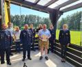 Bild: rdh
Ehrungen für langjährige Mitgliedschaftund Dienstzeit sowie Beförderungen wurden bei der Jahresversammlung der Feuerwehr vorgenommen (von links): Vorsitzender Tobias Schwamberger, Michael Heldwein jun. (10 Jahre), Max Fenzl (50 Jahre), Kommandant Florian Schwamberger (Oberbrandmeister), Christian Härtl (Hauptfeuerwehrmann), Christian Pecher (25 Jahre), Bürgermeister Alfred Stier (40 Jahre), Florian Sölch (Löschmeister) und Jasmin Jung (10 Jahre)