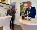 Bild: Eichl
Innenminister Joachim Herrmann (rechts) diskutiert auf Einladung Albert Rupprechts mit Sportfunktionären aus der Region.