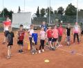 Bild: TC Tirschenreuth/exb
Die Teilnehmer der Schnuppertennis-Olympiade mit den Trainern Simon Härtl (links) und Michael Kiermaier.