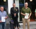 Bild: dop
Die Geehrten mit ihrem Oberschützenmeister (von links): Jürgen Knott (25), OSM Wolfgang Sennfelder, Peter Danzer (40) und Albert Hierl (40).