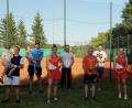 Bild: axs
Die erfolgreichen Teilnehmer der Tennismeisterschaft des Ski-Clubs (von links): Dominik Völkl mit Sohn, Wolfgang Wettinger mit Tochter, Susanne Pröls, Marco Röckl, Robert Wameser, Maximilian Burger, Saskia Ott, Ski-Club-Vorsitzender Alexander Schirmer und Leonie Fenzl.
