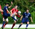 Bild: ham
Pfreimds Dennis Lobinger (Mitte) setzt sich im Duell um den Ball durch. Am Samstag tritt seine Mannschaft beim Zweiten, dem FC Schlicht, an.
