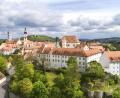 Bild: Thilo Hierstetter
Ob Landkutsche, Pflasterzollhaus, Christus- und Marienkirche, Annaberg, Rathaus oder Schlossanlage (von links) – Sulzbach-Rosenberg ist eine Stadt mit reicher Geschichte. Die Schriftenreihe von Stadtmuseum und Archiv hilft mit, die unzähligen historischen Schätze zu heben.