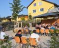 Bild: fz
Tolles Ambiente. Premiere und erste Veranstaltung am neuen Bechtsriether Dorfplatz.