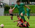 Bild: ham
Auf und davon: Der Stullner Wirbelwind Tobias Lippert (grünes Trikot) überspringt gekonnt die Grätsche des Rötzers Daniel Kestler.