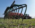 Symbolbild: Philipp Schulze
Ein Landwirt verteilt Gülle auf einem Feld. Nitrat ist die Hauptbelastungsquelle für das Oberpfälzer Grundwasser.