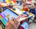 Bild: Armin Weigel/dpa
Auch Ambergs Erstklässler sollen schon in den Genuss von digitaler Schulbildung kommen. Dazu läuft jetzt ein Pilotprojekt an der Albert-Schweitzer-Schule an.