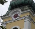Bild: ige
Der Annaberg-Kirchturm mit seiner Uhr in 20 Metern Höhe hat nur ein Ziffernblatt - es prangt an der Südseite. Doch das 120 Jahre alte Uhrwerk schlägt nicht immer richtig: Vogelfedern und die Witterung bringen es gelegentlich aus dem Takt.