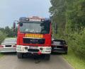 Bild: Sattich/exb
Millimeterarbeit bedeutete es für die Schwarzenfelder Feuerwehr an dieser Stelle, als sie am letzten Sonntag zum Einsatz an den Murner See gerufen wurde. Die beiden Fahrzeuge mit Kennzeichen aus anderen Landkreisen gehörten Badegästen, die ihre Autos unsachgemäß abgestellt hatten.